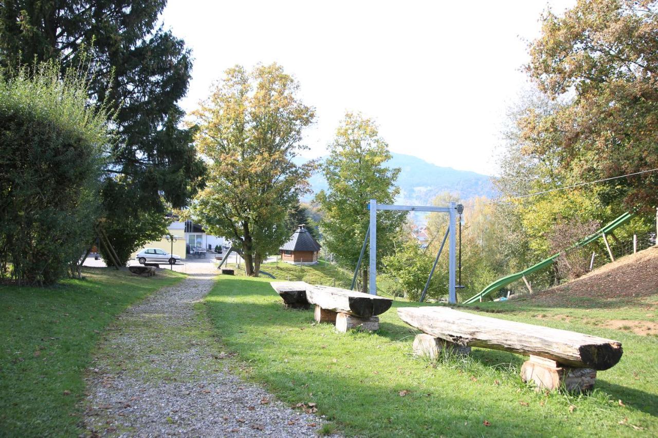 Erlebnisland Grizzlybaer Hotel Langenbuhl Exterior photo